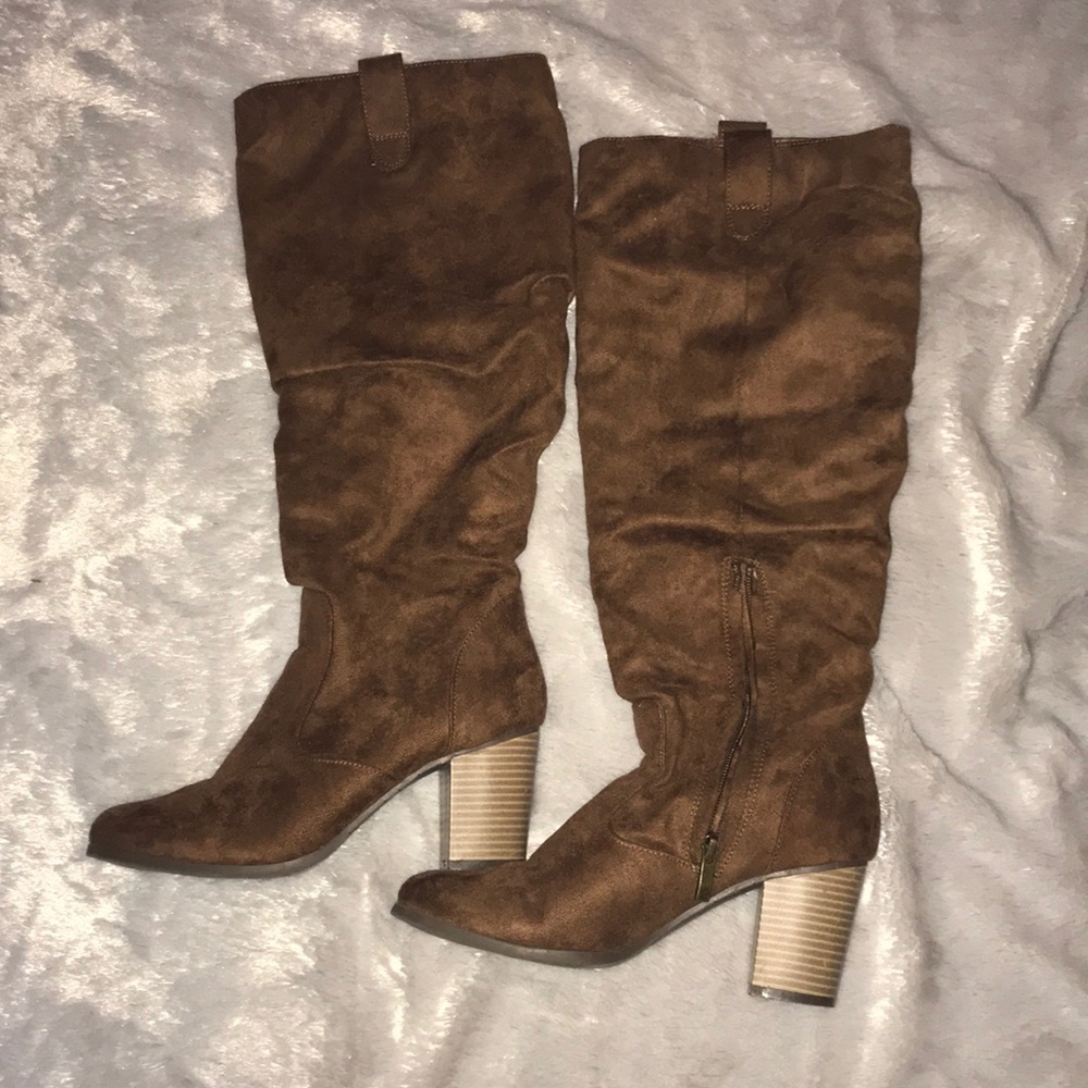 Maurice’s knee high heeled dark brown boot 8